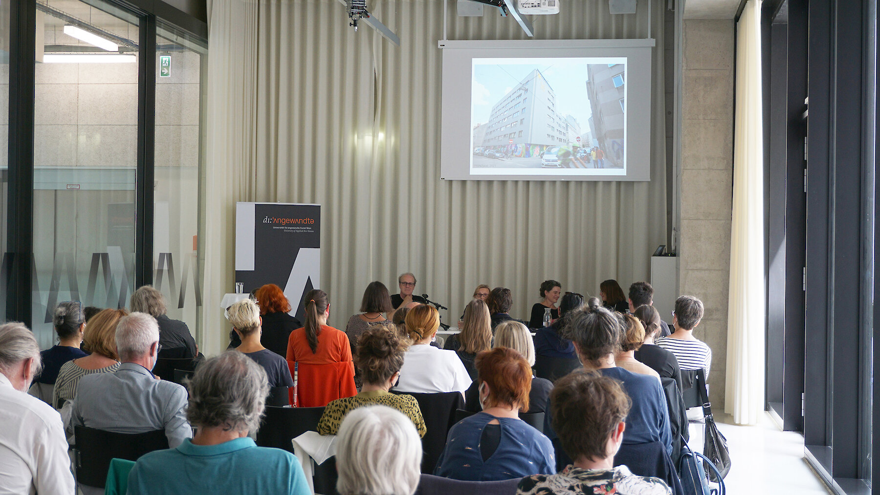 Präsentation durch Christine Zwingl, Matinee zum MSL Netzwerk, 17.09.2021, Foto: Kunstsammlung und Archiv, Universität für angewandte Kunst Wien